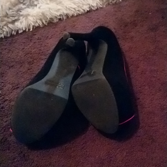 Shoes - Picture 3 of 6